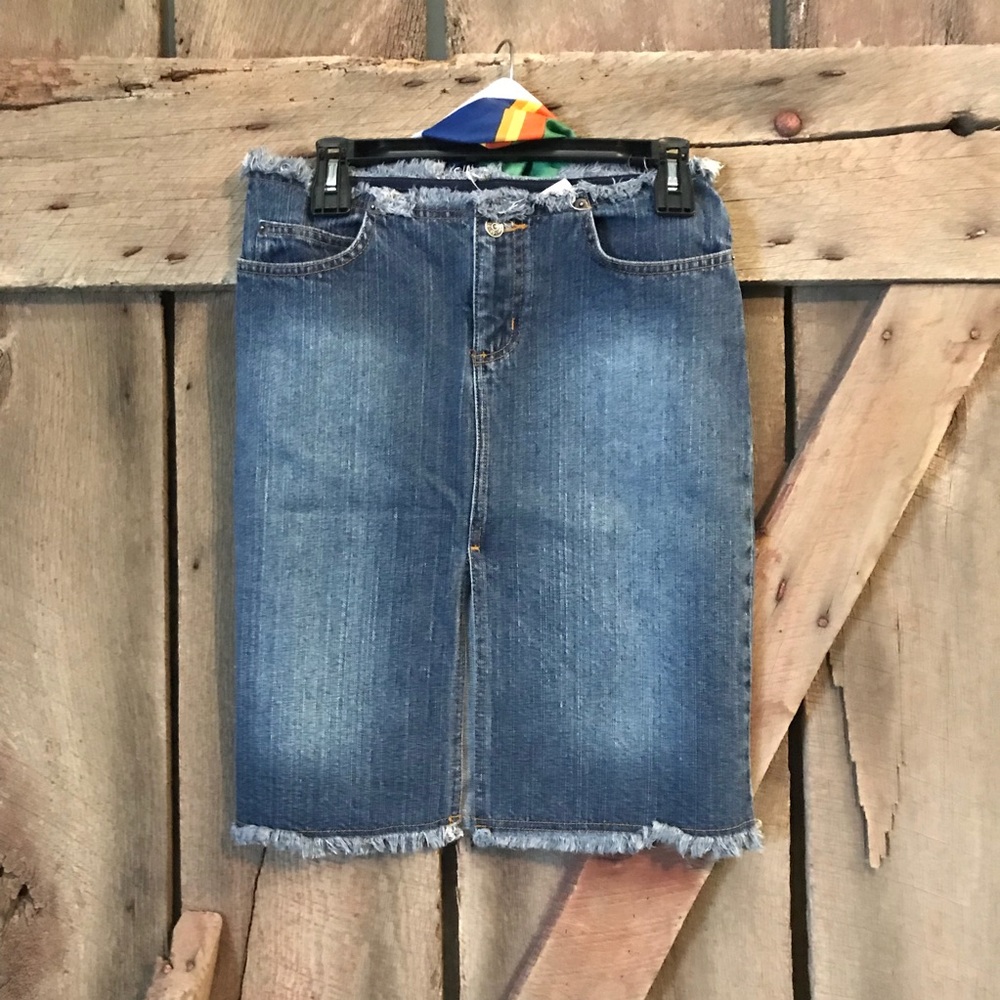 SO Denim Frayed Hem Jean Midi skirt size 4🎈🎈